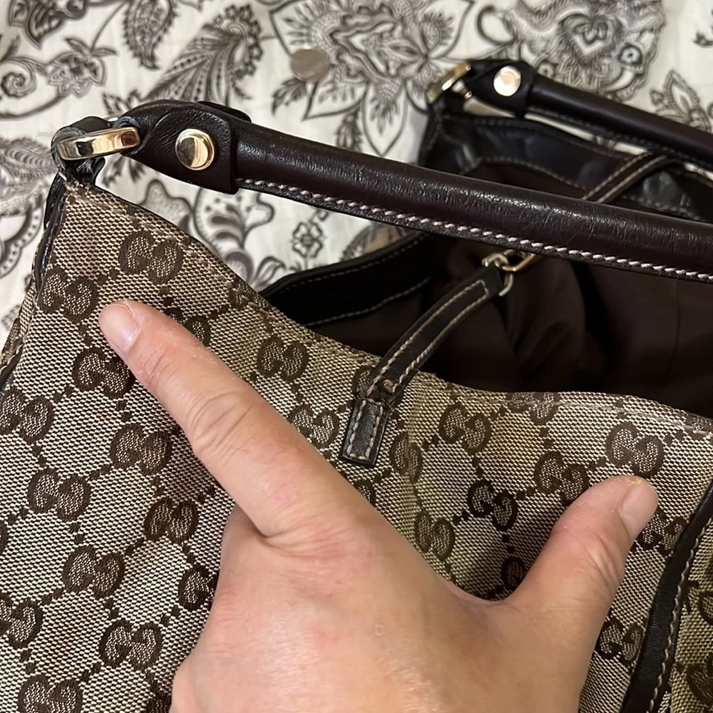 Vintage Gucci Shoulder Bag. Come with free wallet - Picture 15 of 16